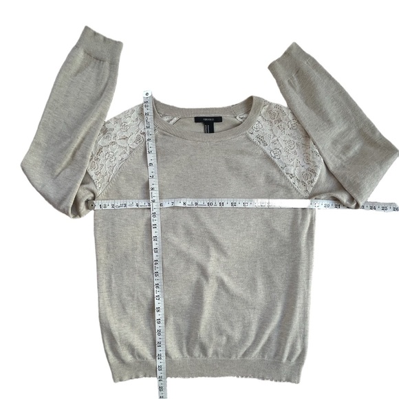 Forever 21 simple sporty chic versatile cream top with laced shoulder detail MD - Picture 3 of 4